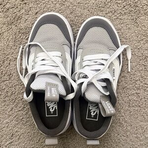 Vans Kids' Range EXP Sneaker Little Kid Gray and White